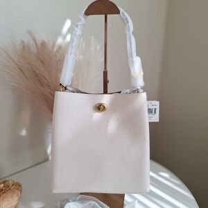 NWT Coach Charlie Bucket Bag 21 Chalk Pebble Leather 89102 Crossbody Turnlock